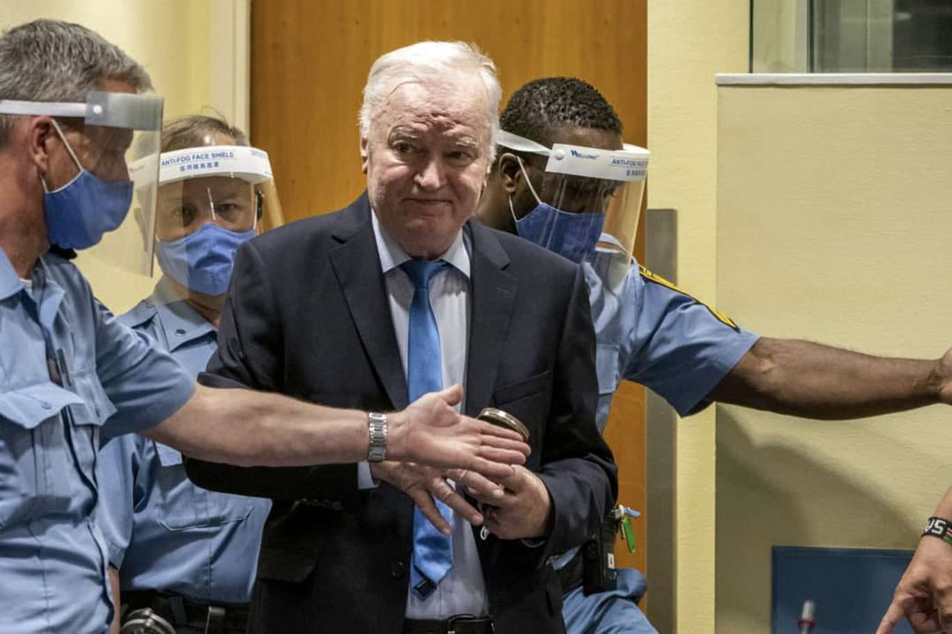 "Bosna Kasabı" Ratko Mladiç'e müebbet hapis "Bosna Kasabı" Ratko Mladiç'e müebbet hapis